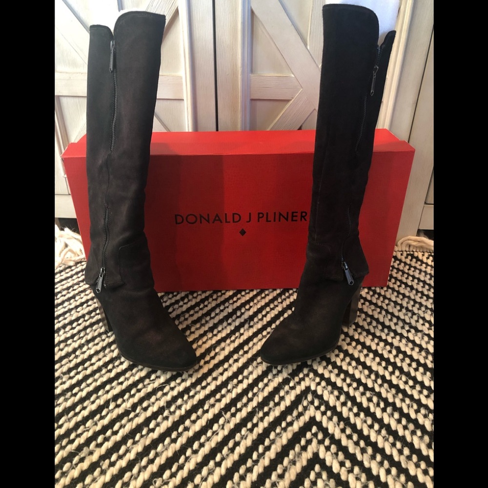 Beautiful Donald J Pliner Sandora sparkle boots.